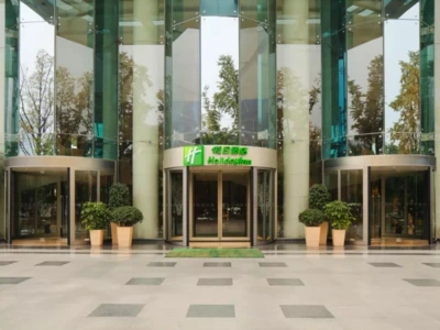 Holiday Inn West Tower Hotel Entrance