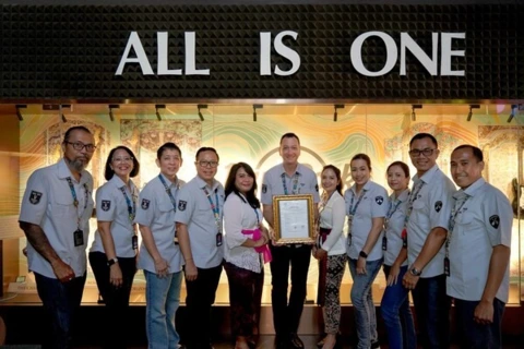 People of Hard Rock Hotel Bali receiving the GSTC award